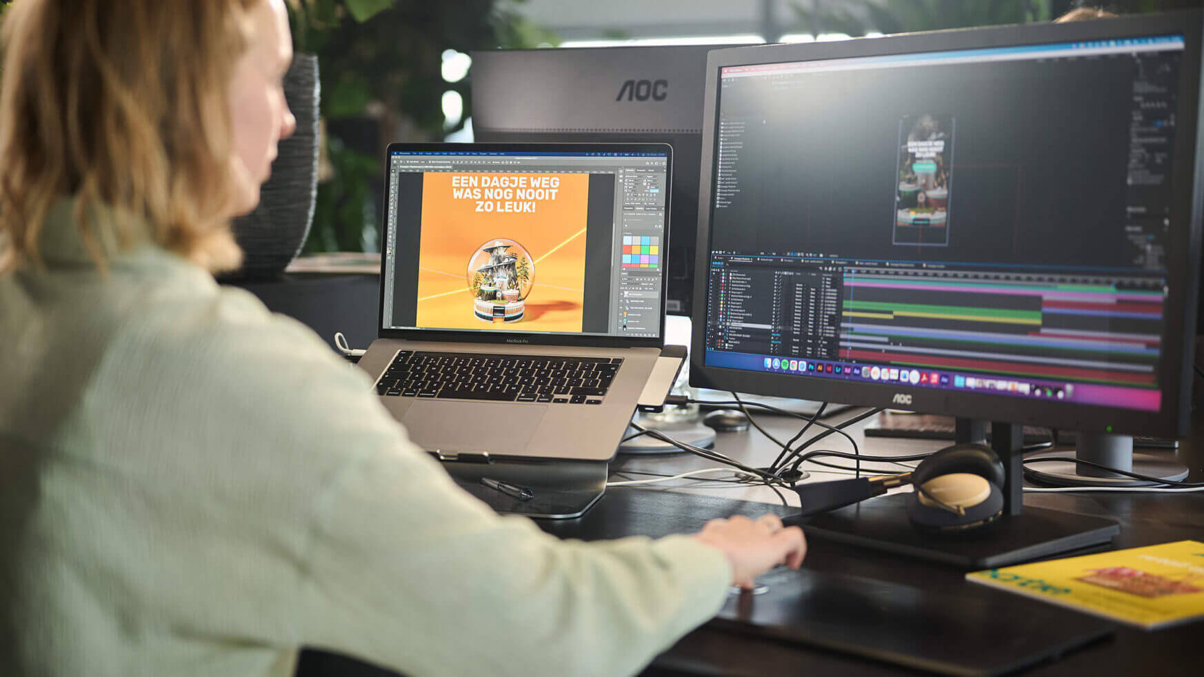 Er wordt hard gewerkt aan twee schermen en er worden baanbrekende ontwerpen voor Playdome gemaakt met creativiteit en innovatie.