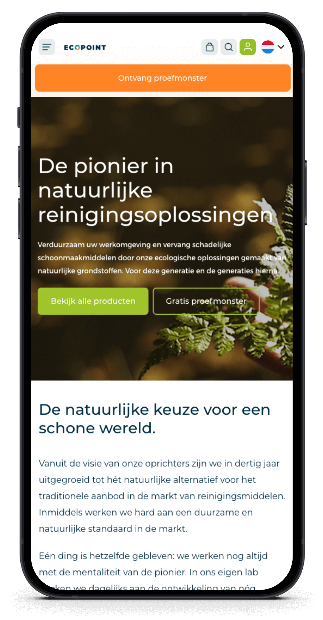 Smartphone toont een website over milieuvriendelijk schoonmaken, met natuurbeelden en groene CTA-knoppen.