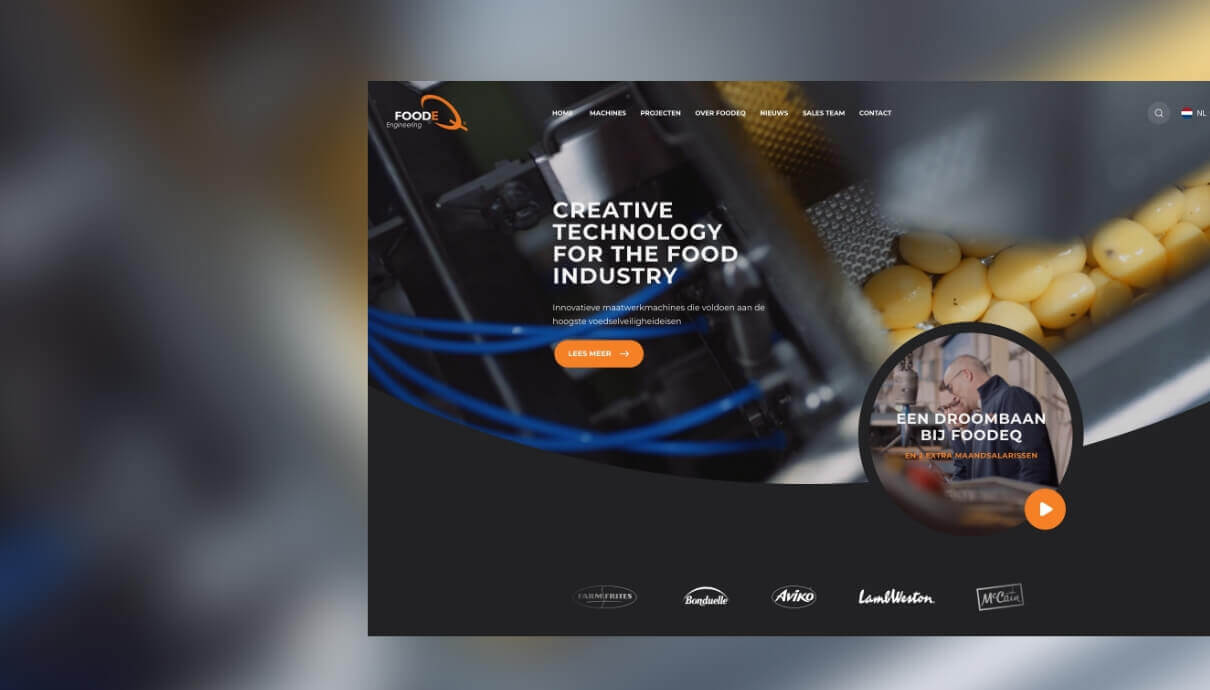 Foodtech-site: donkerblauw thema, met aandacht voor machines, tekst en logo's.